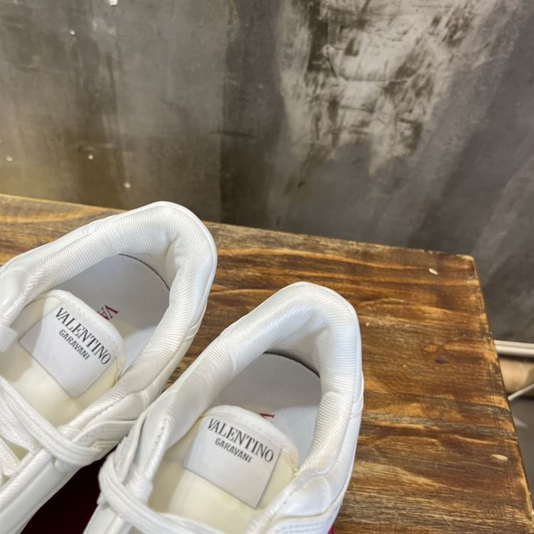 VALENTINO FREEDOTS LOW-TOP SNEAKER IN CALFSKIN – VN003