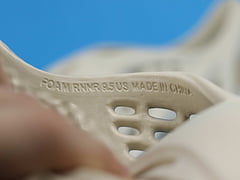 Adidas Yeezy Foam RNNR Sand