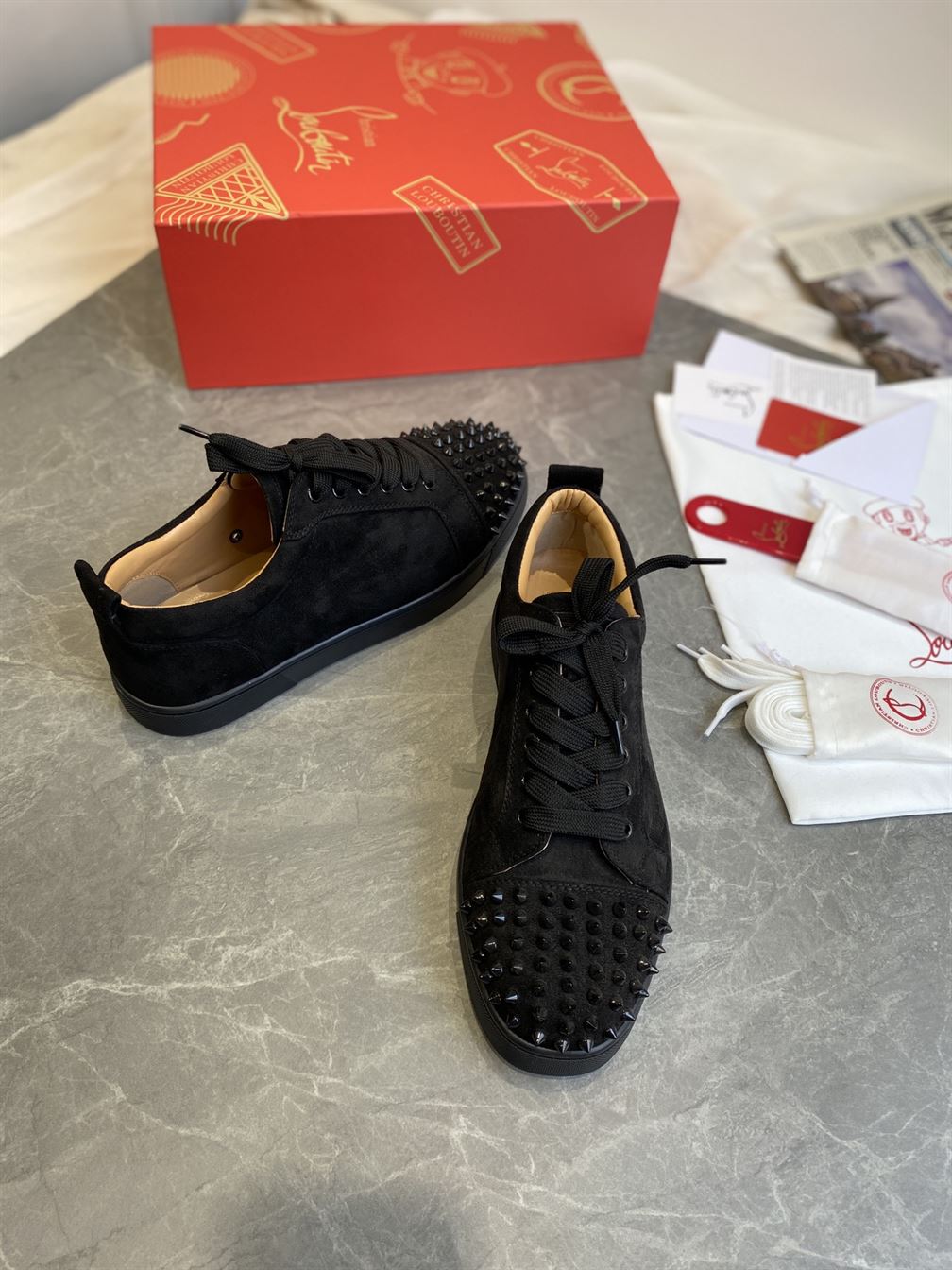 CHRISTIAN LOUBOUTIN LOW TOP SNEAKER – CLS001