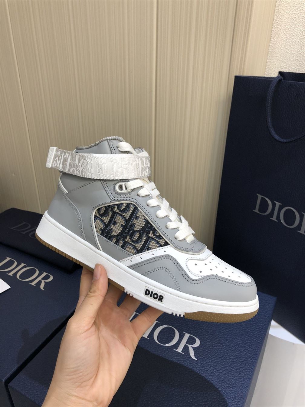DIOR B27 HIGH-TOP SNEAKER – DO009