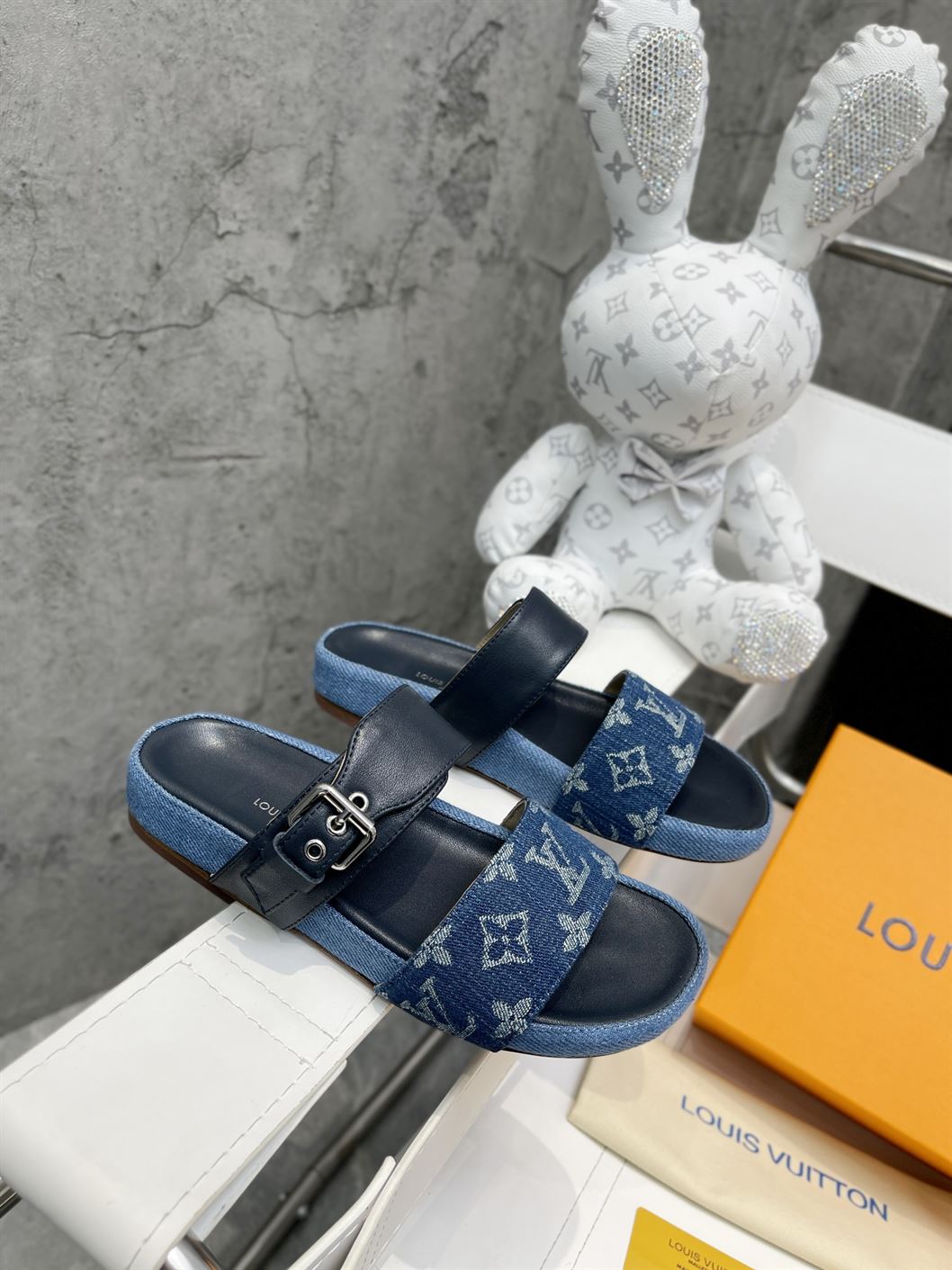 LOUIS VUITTON BOM DIA FLAT MULE – LVSD039