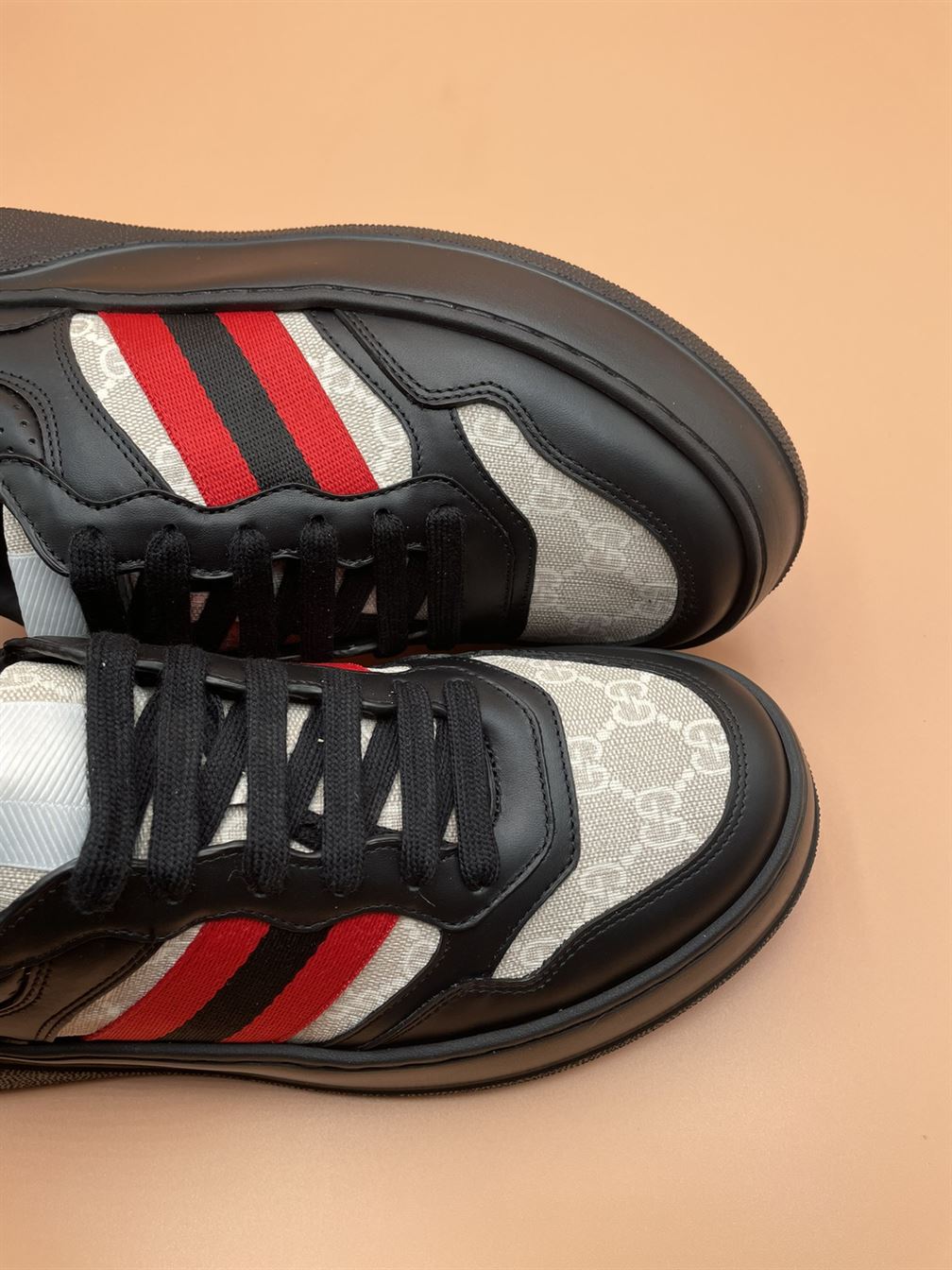GUCCI MEN GG SNEAKER – GCC052