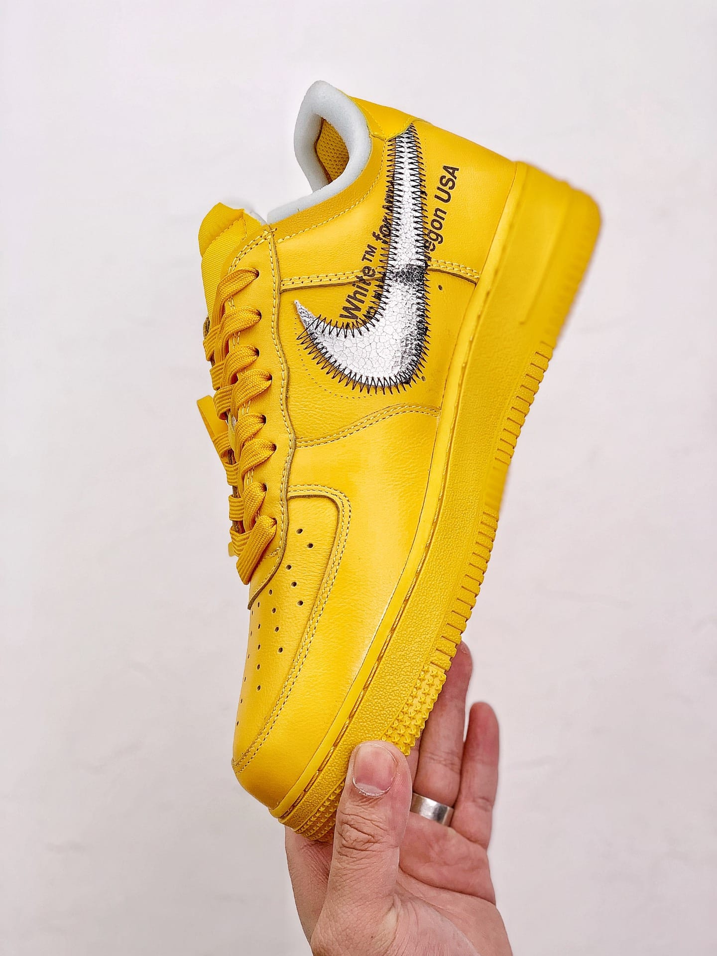 Nike Air Force 1 Low OFF-WHITE University Gold Metallic Silver