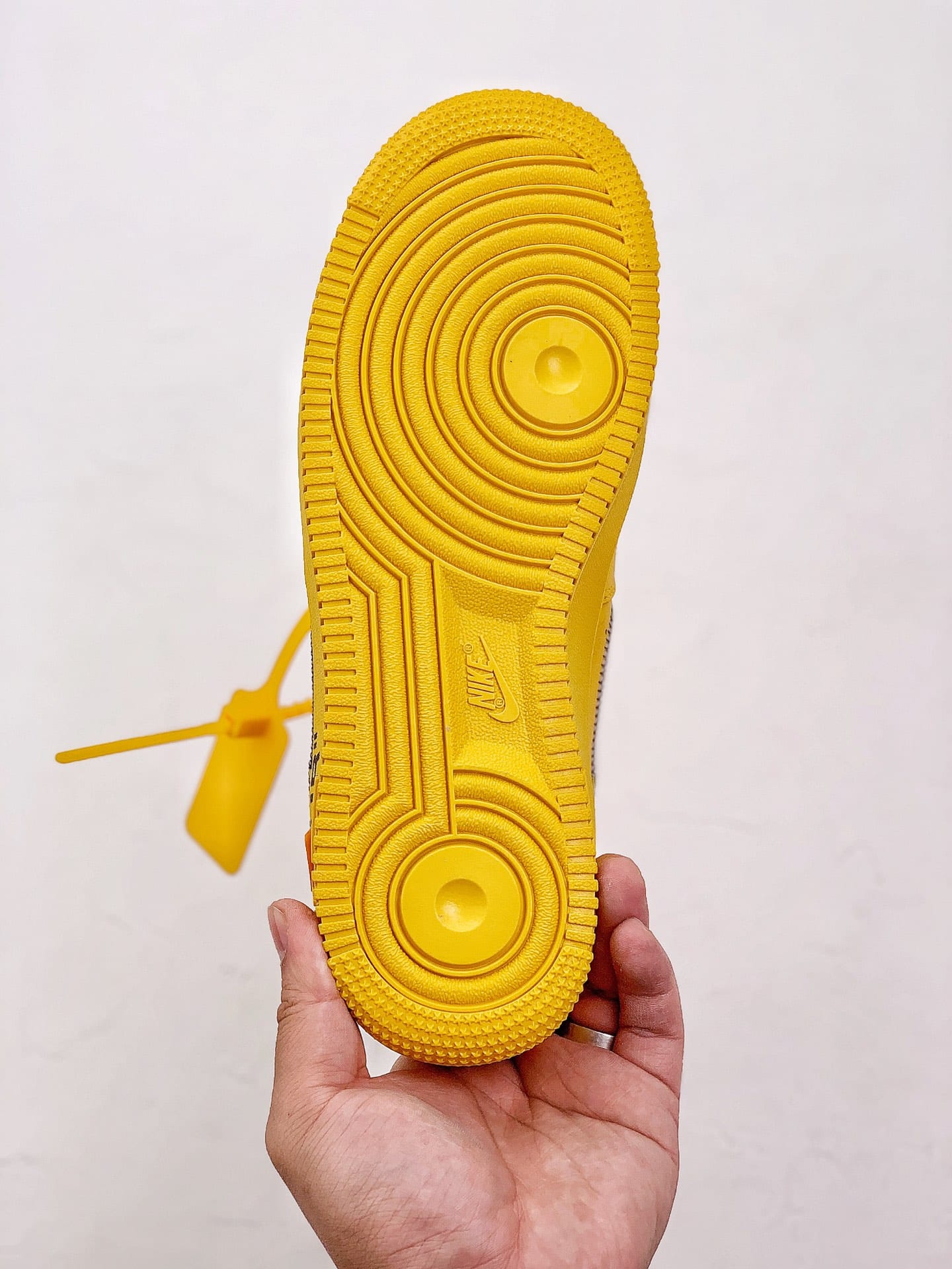 Nike Air Force 1 Low OFF-WHITE University Gold Metallic Silver