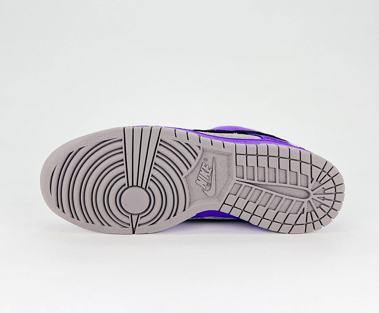 Supreme x Nike SB Dunk Low Pack Purple