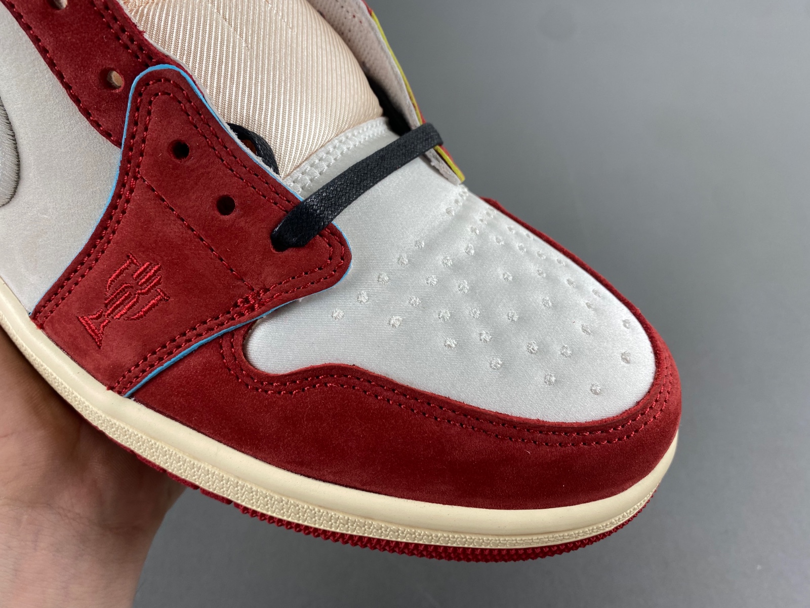 Jordan 1 Retro Low OG Trophy Room Rookie Card Home