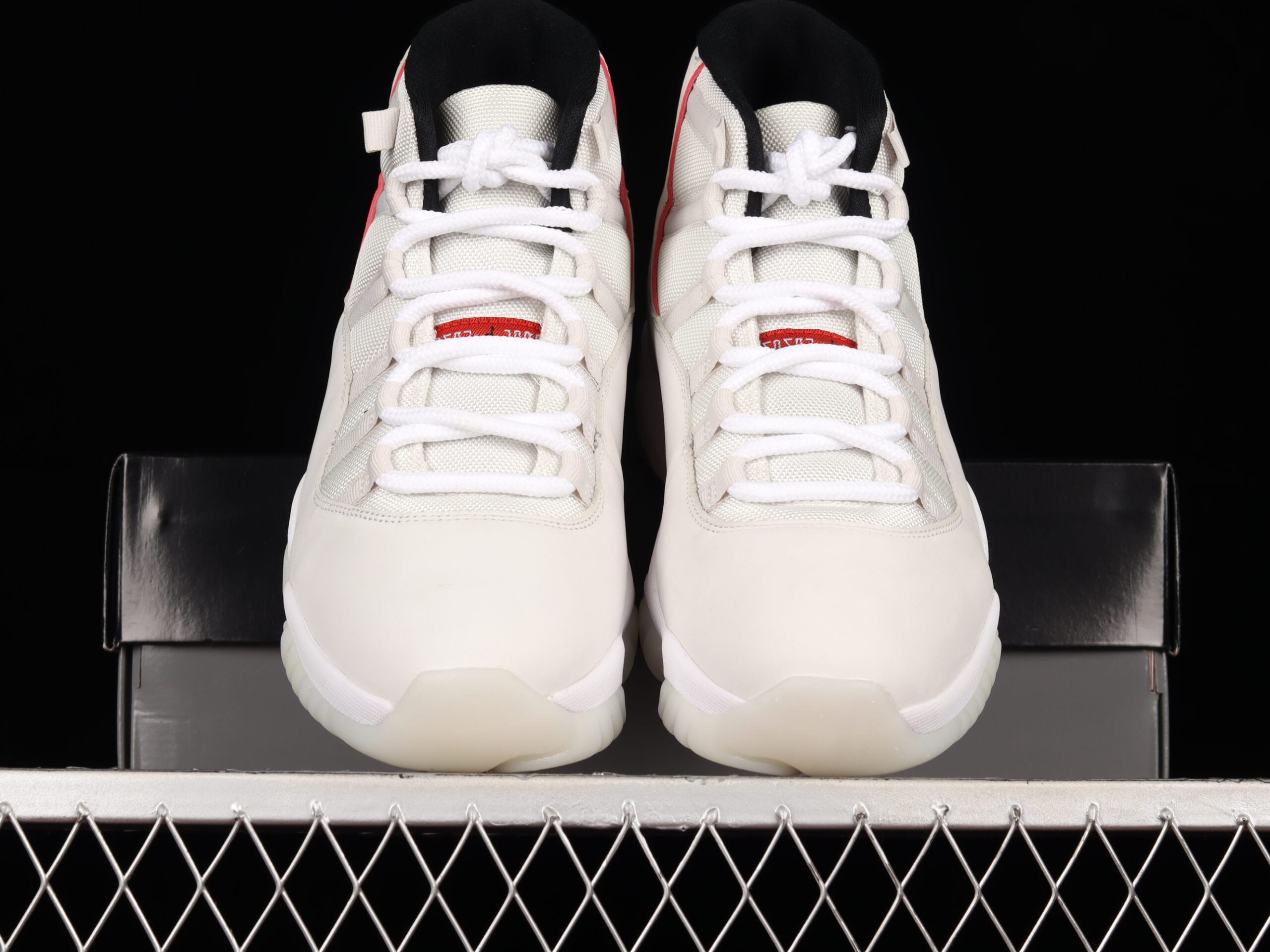Jordan 11 Retro, Platinum Tint