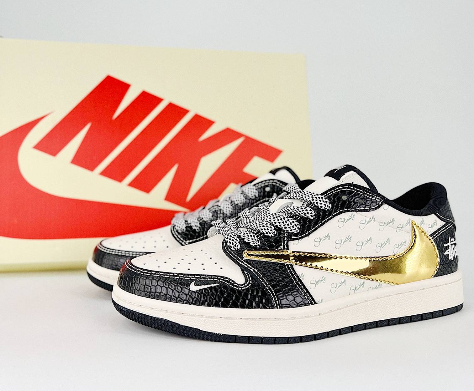 Travis Scott x Air Jordan 1 Retro Low Custom