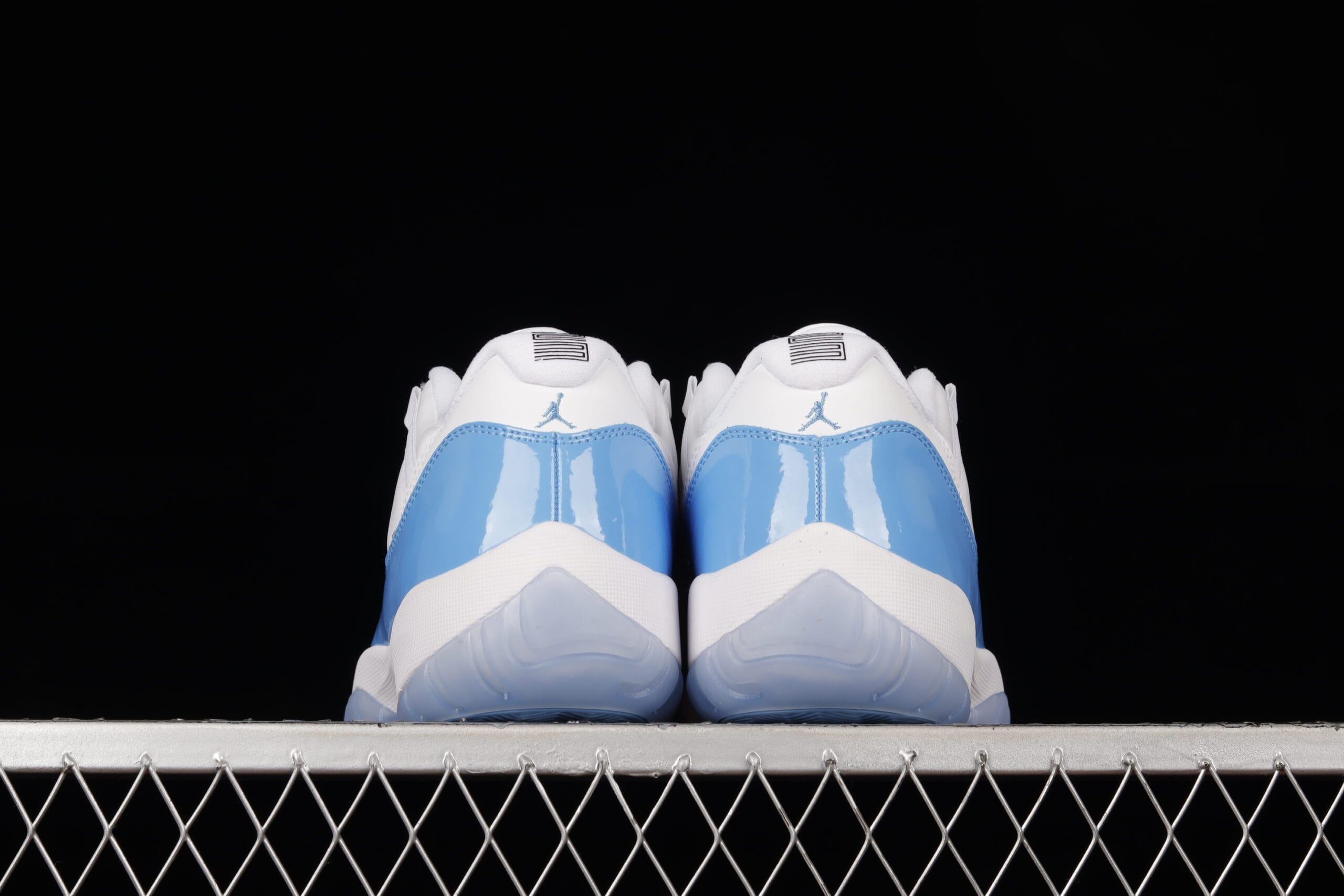 Jordan 11 Retro Low University Blue