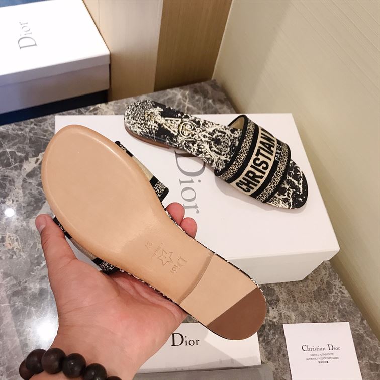 DIOR DWAY SLIDE – DS009