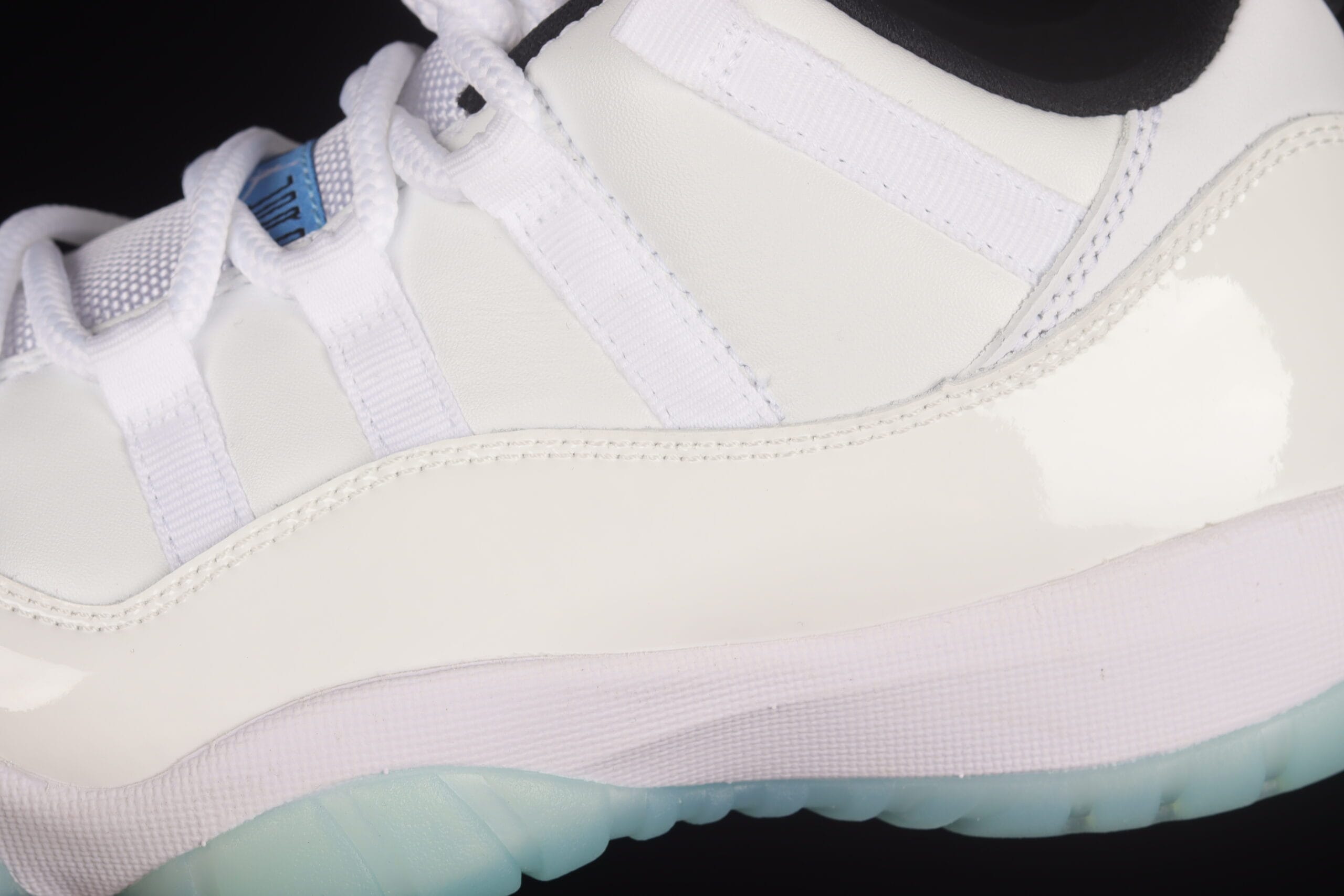 Air Jordan 11 Retro Low Legend Blue