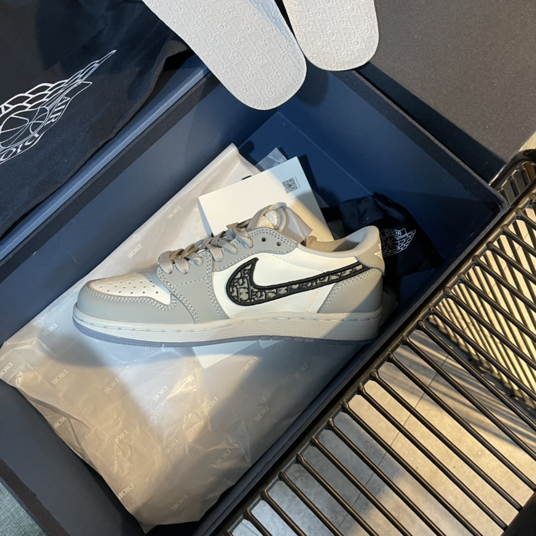 JORDAN 1 RETRO LOW DIOR – DO094
