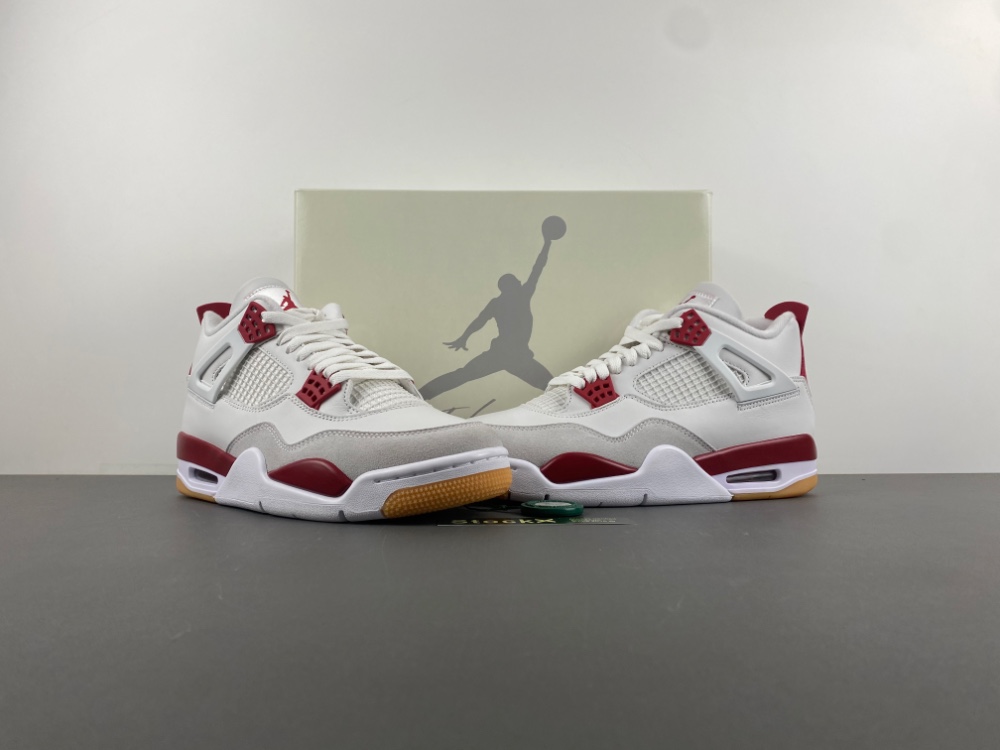 Jordan 4 Retro SB Varsity Red