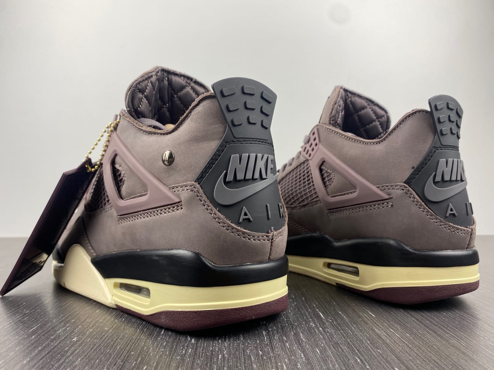 Jordan 4 Retro SP A Ma Maniére Violet Ore