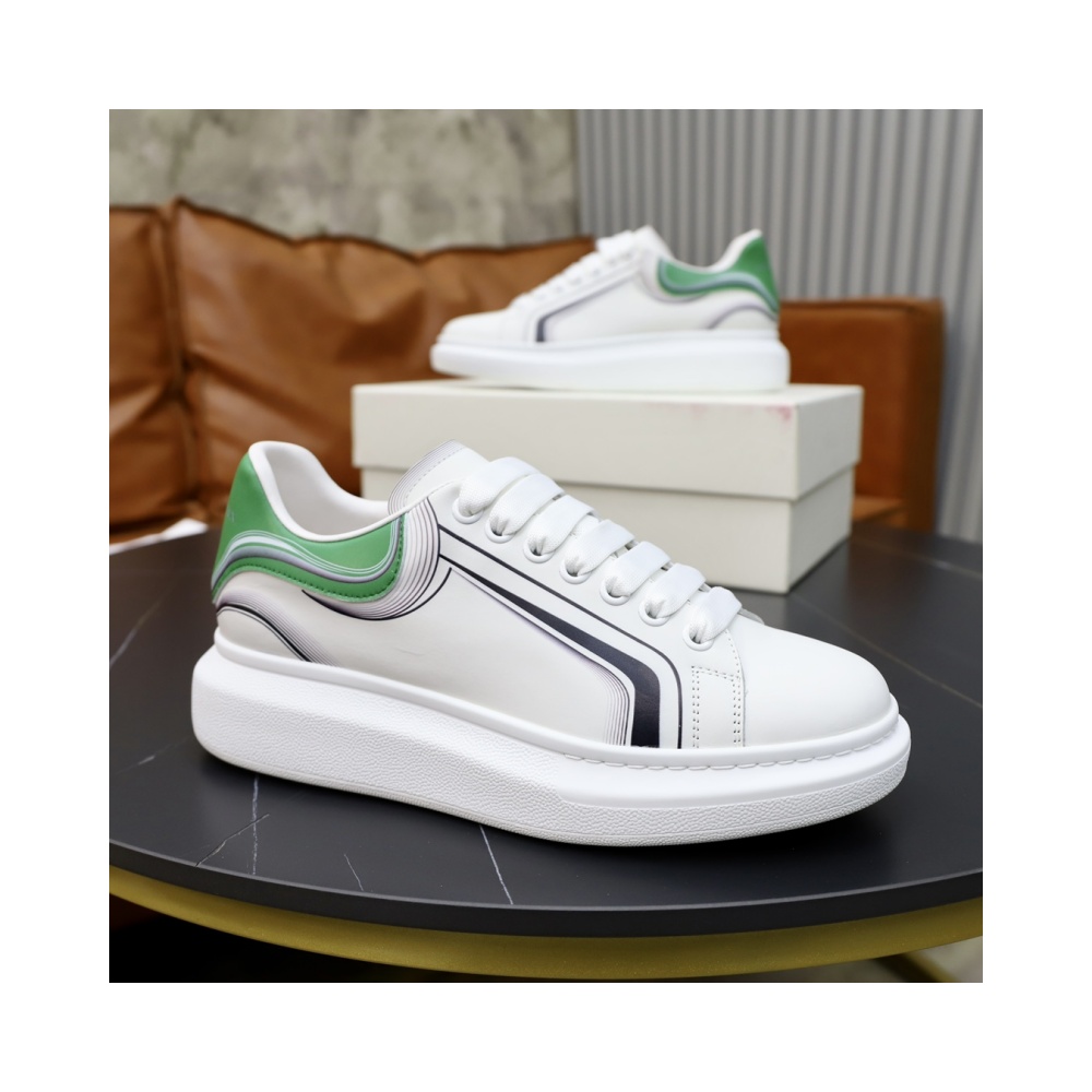 Alexander McQueen's classic star hit all-match white shoes