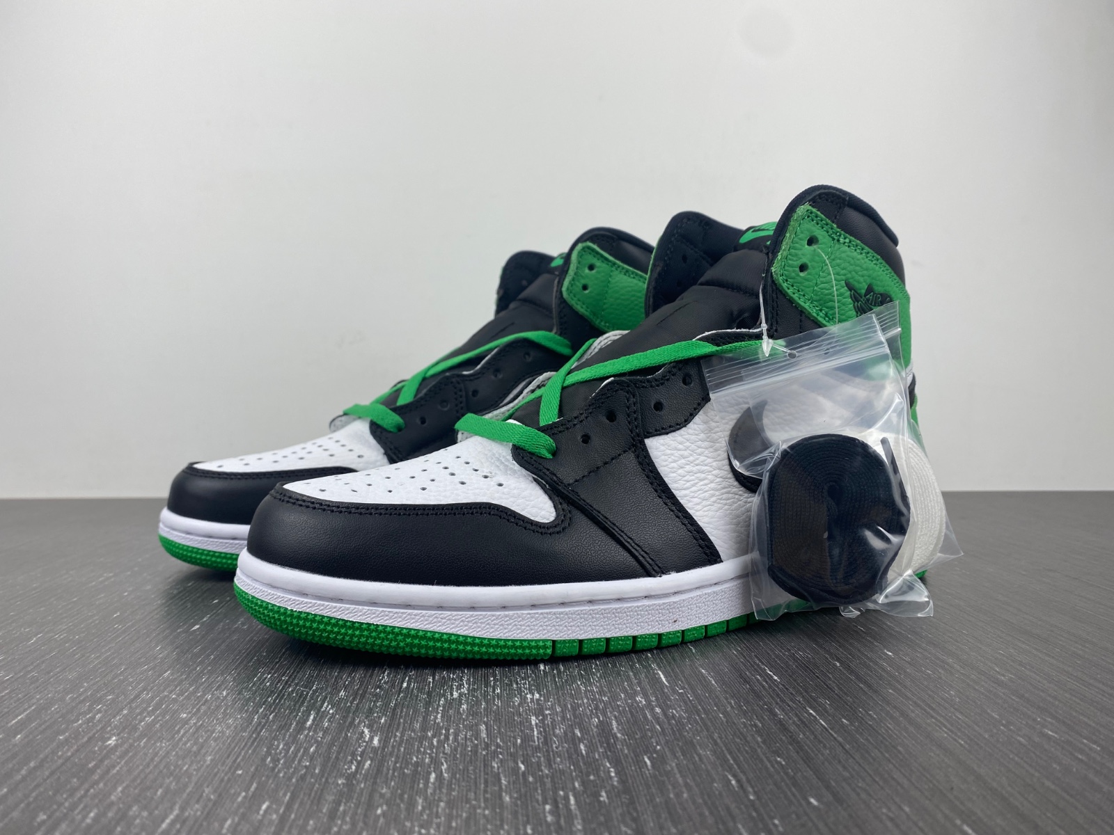 Air Jordan 1 High “Lucky Green”