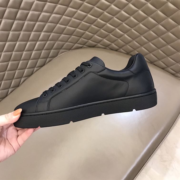 CHRISTIAN LOUBOUTIN LOW TOP SNEAKER – CLS019