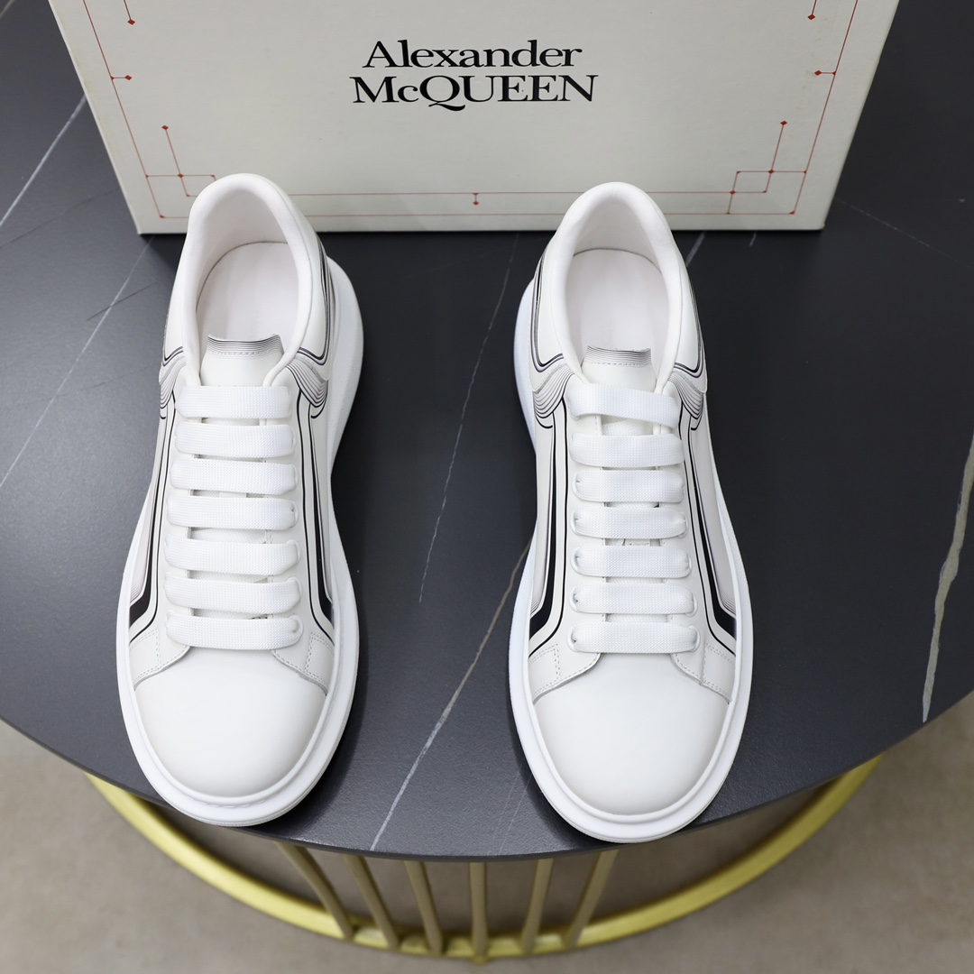 Alexander McQueen's classic star hit all-match white shoes