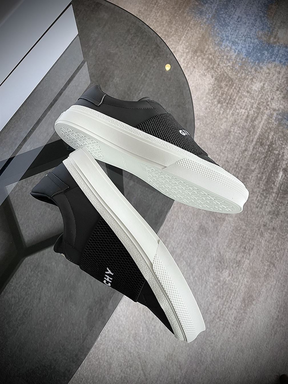 GIVENCHY SNEAKERS WITH ELASTIC BAND – GVC002