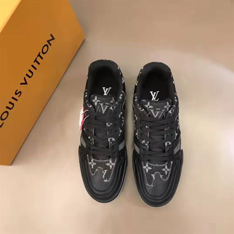 LOUIS VUITTON TRAINER SNEAKER – LVS045