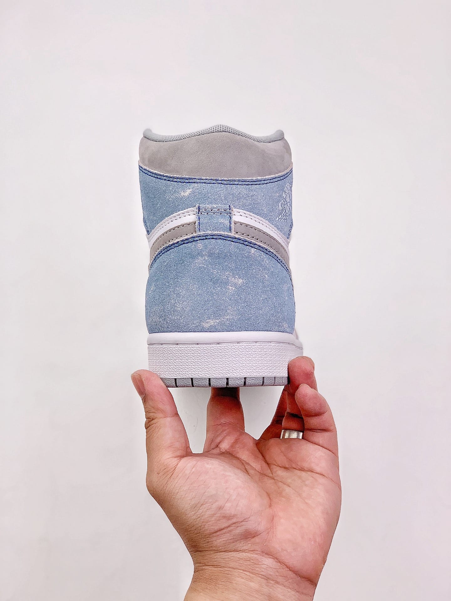 Air Jordan 1 Retro High OG Hyper Royal