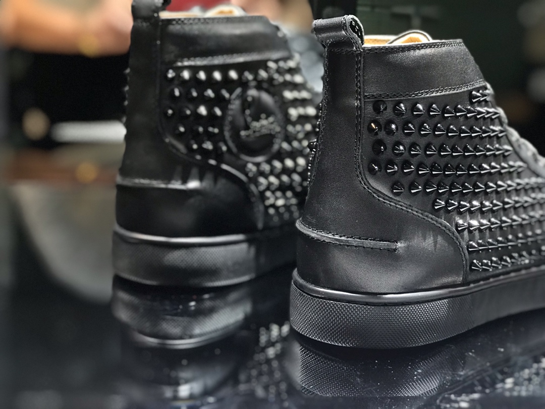 Christian Louboutin Louis Spikes Sneakers Calf leather and spikes Black