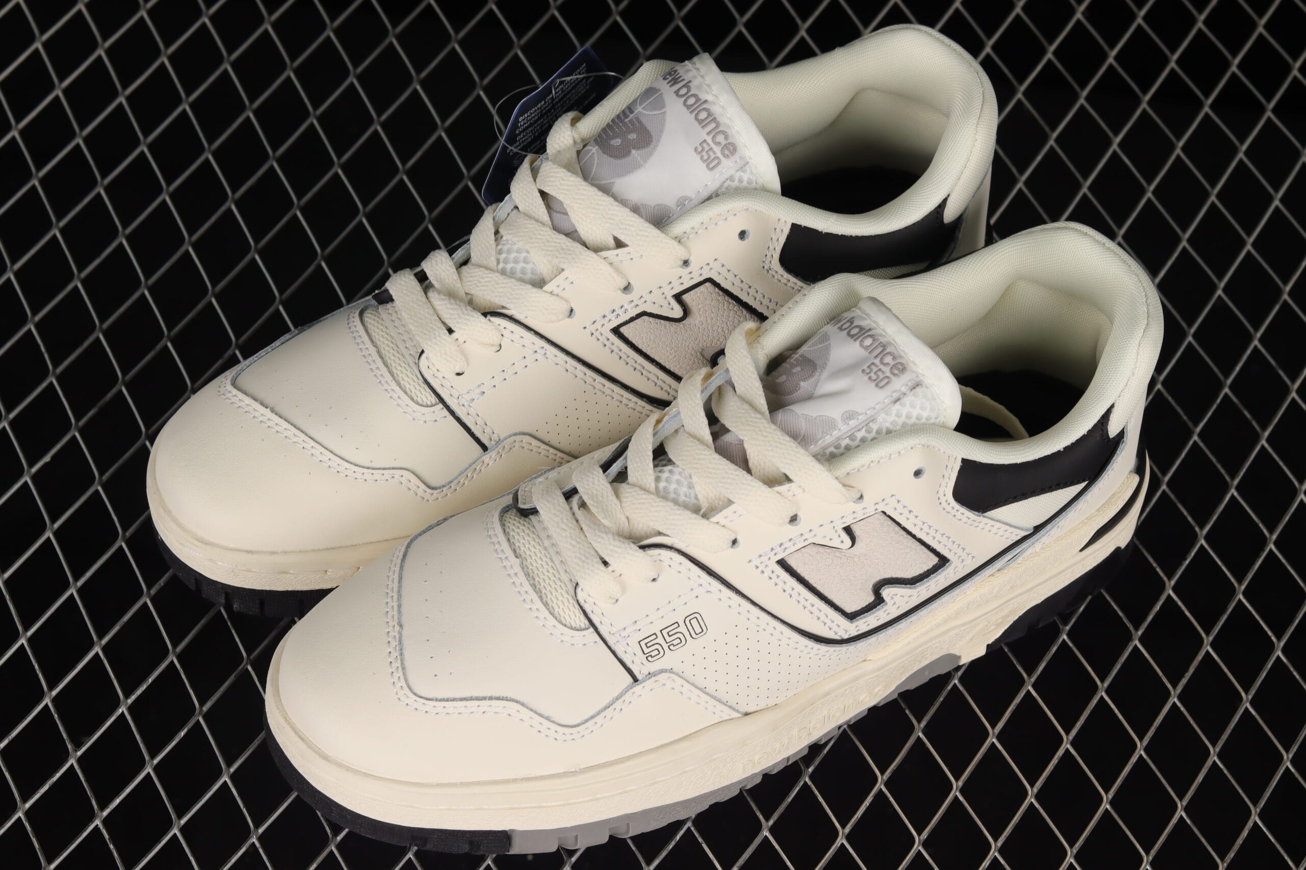 New Balance 550, Cream Black