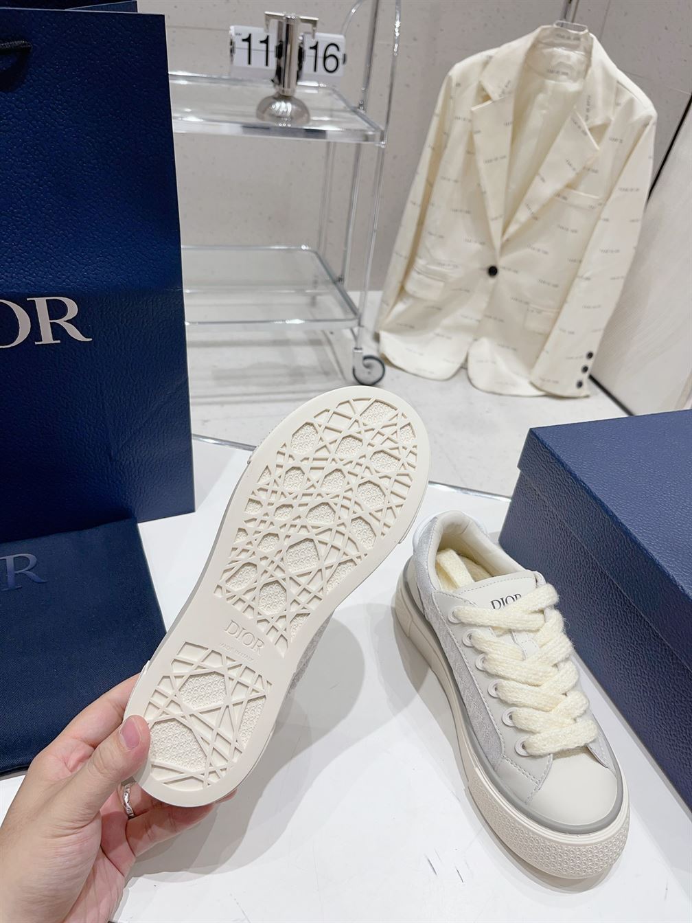DIOR B33 SNEAKER WHITE SMOOTH CALFSKIN OBLIQUE JACQUARD – DO134