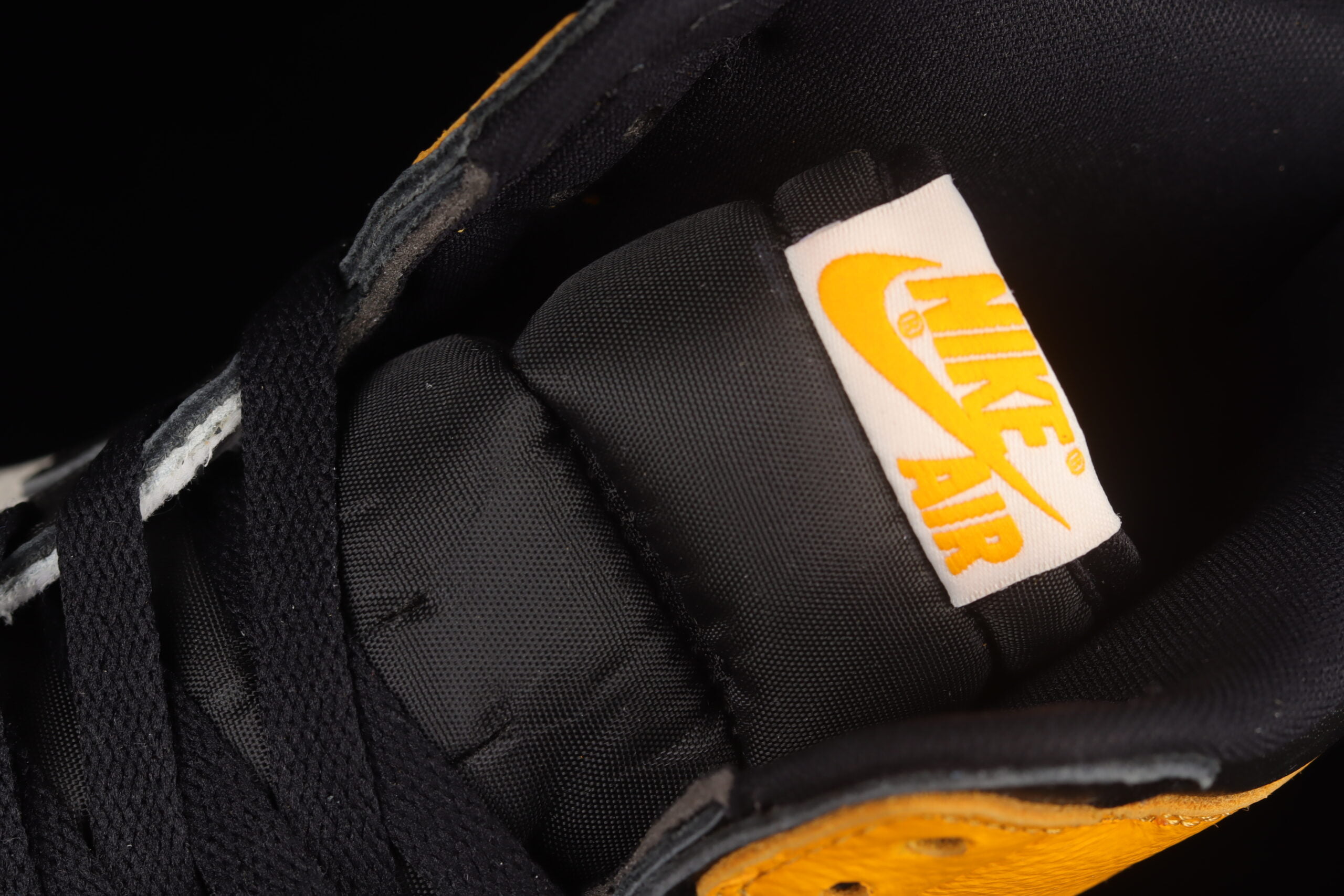 Air Jordan 1 High OG Taxi Yellow Toe