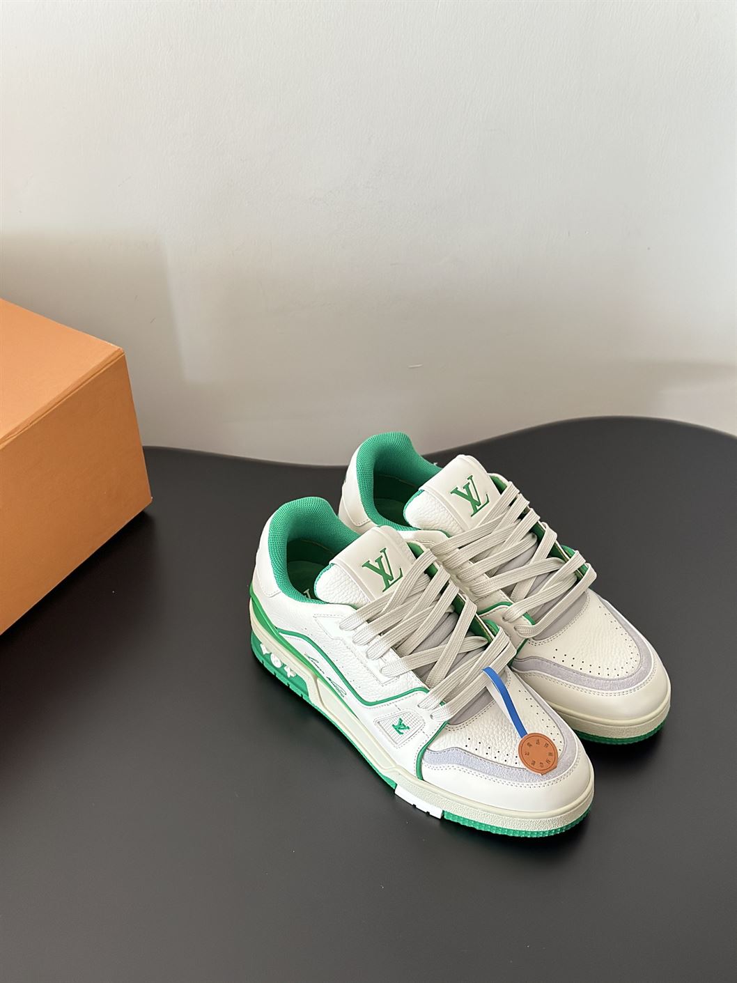 LOUIS VUITTON LV TRAINER SNEAKER – LVS195