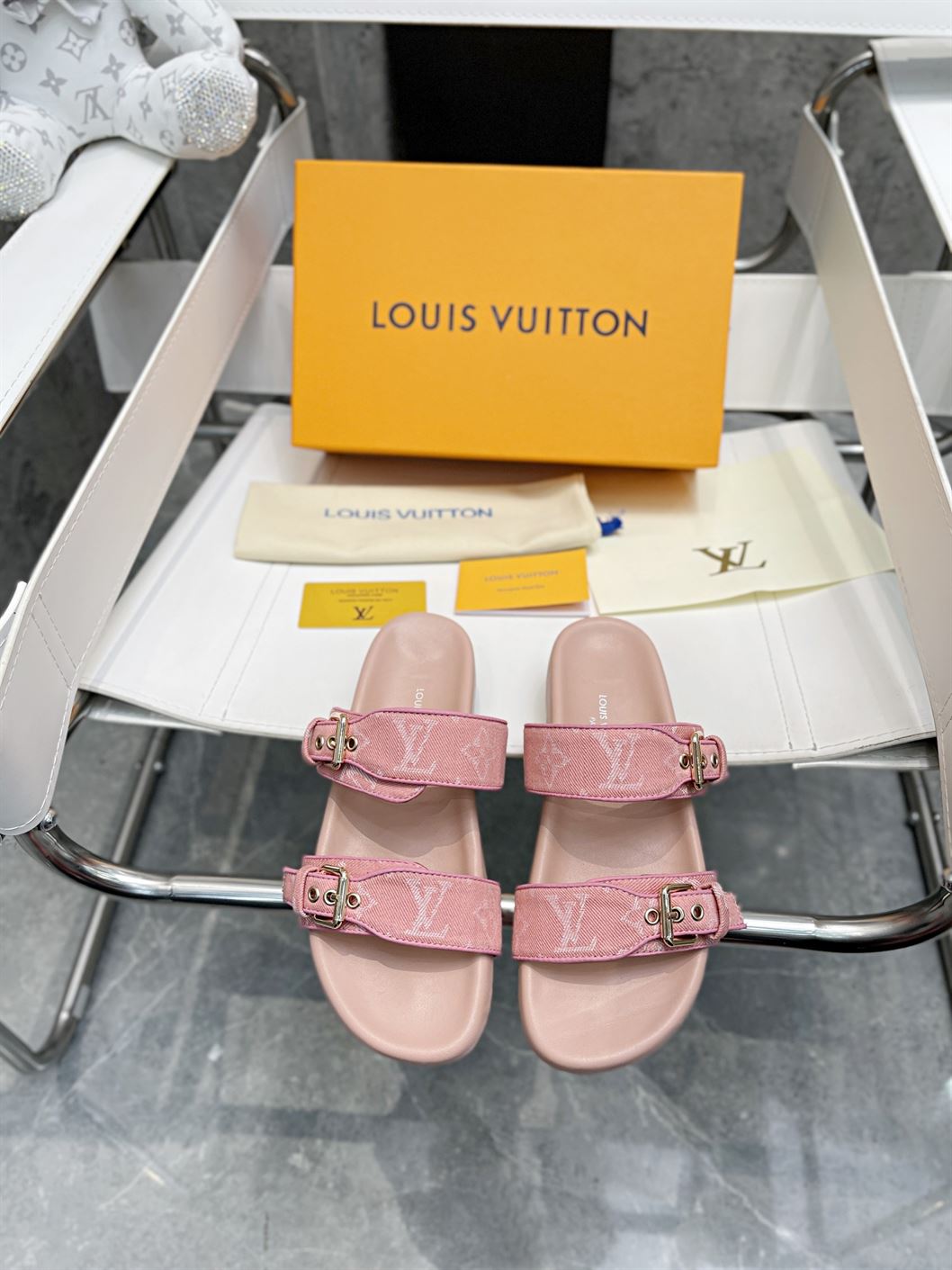 LOUIS VUITTON BOM DIA FLAT MULE – LVSD037