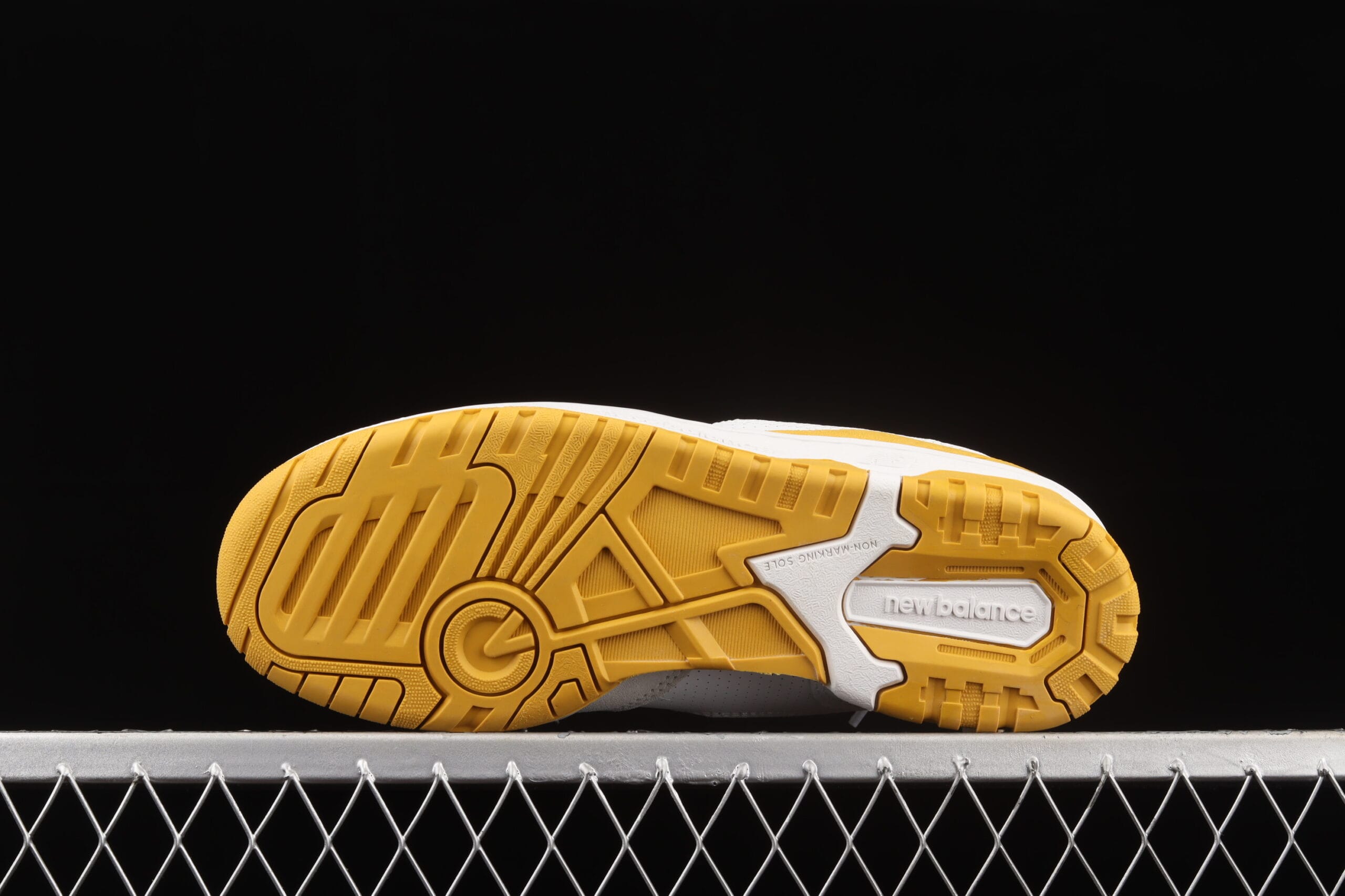 New Balance 550, Sea Salt Varsity Gold