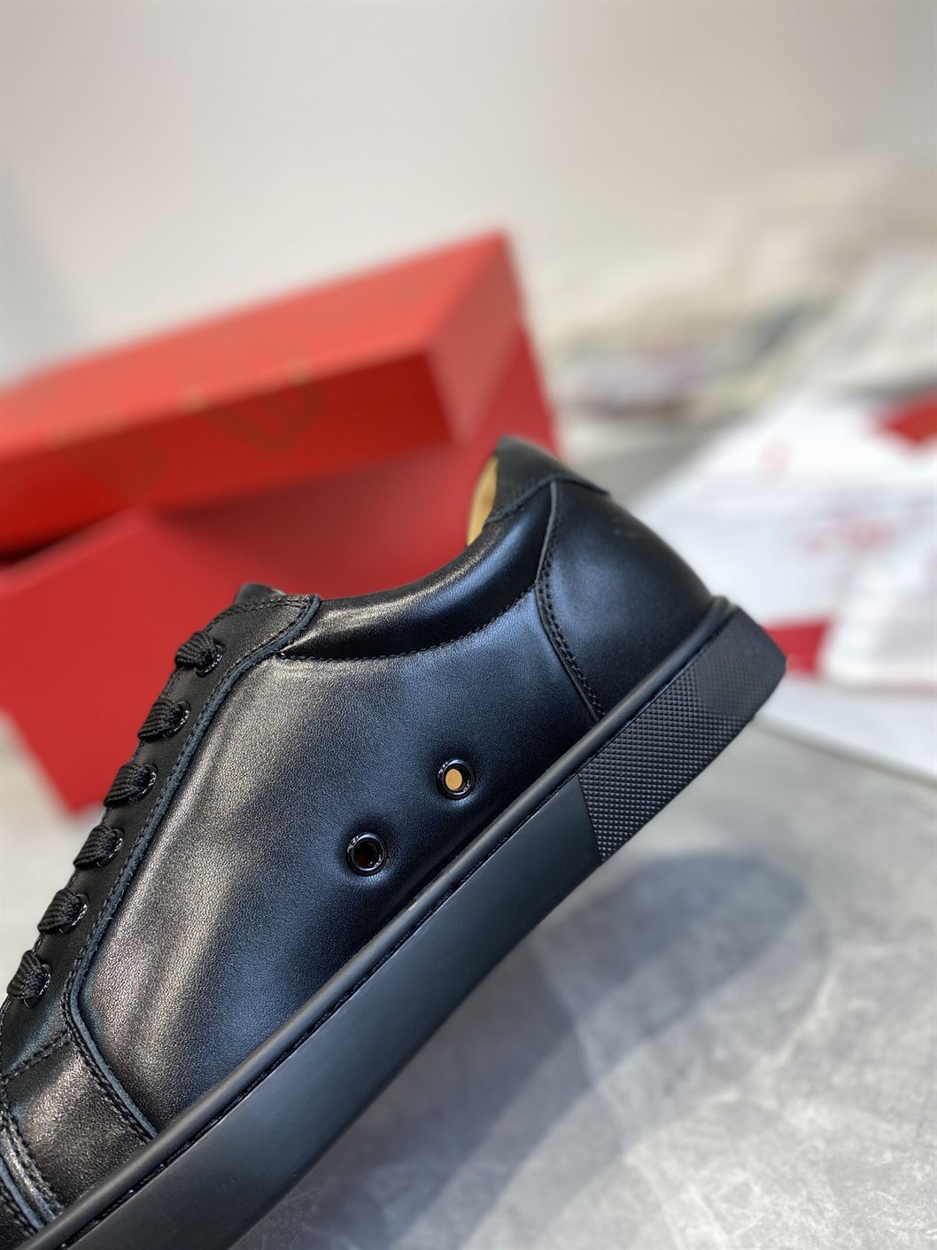 CHRISTIAN LOUBOUTIN LOUIS JUNIOR SNEAKERS – CLS032