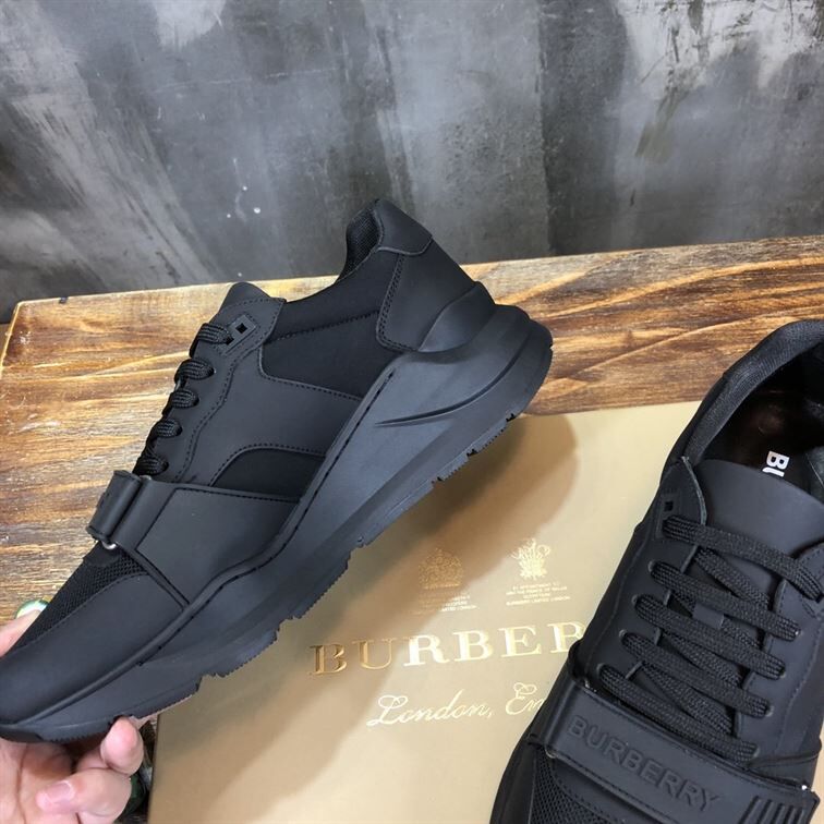 BURBERRY BLACK KINGDOM PRINT SNEAKERS – BBR030