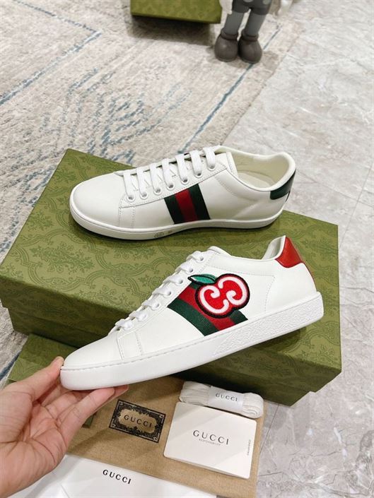 GUCCI INTERLOCKING G SNEAKERS – GCC094