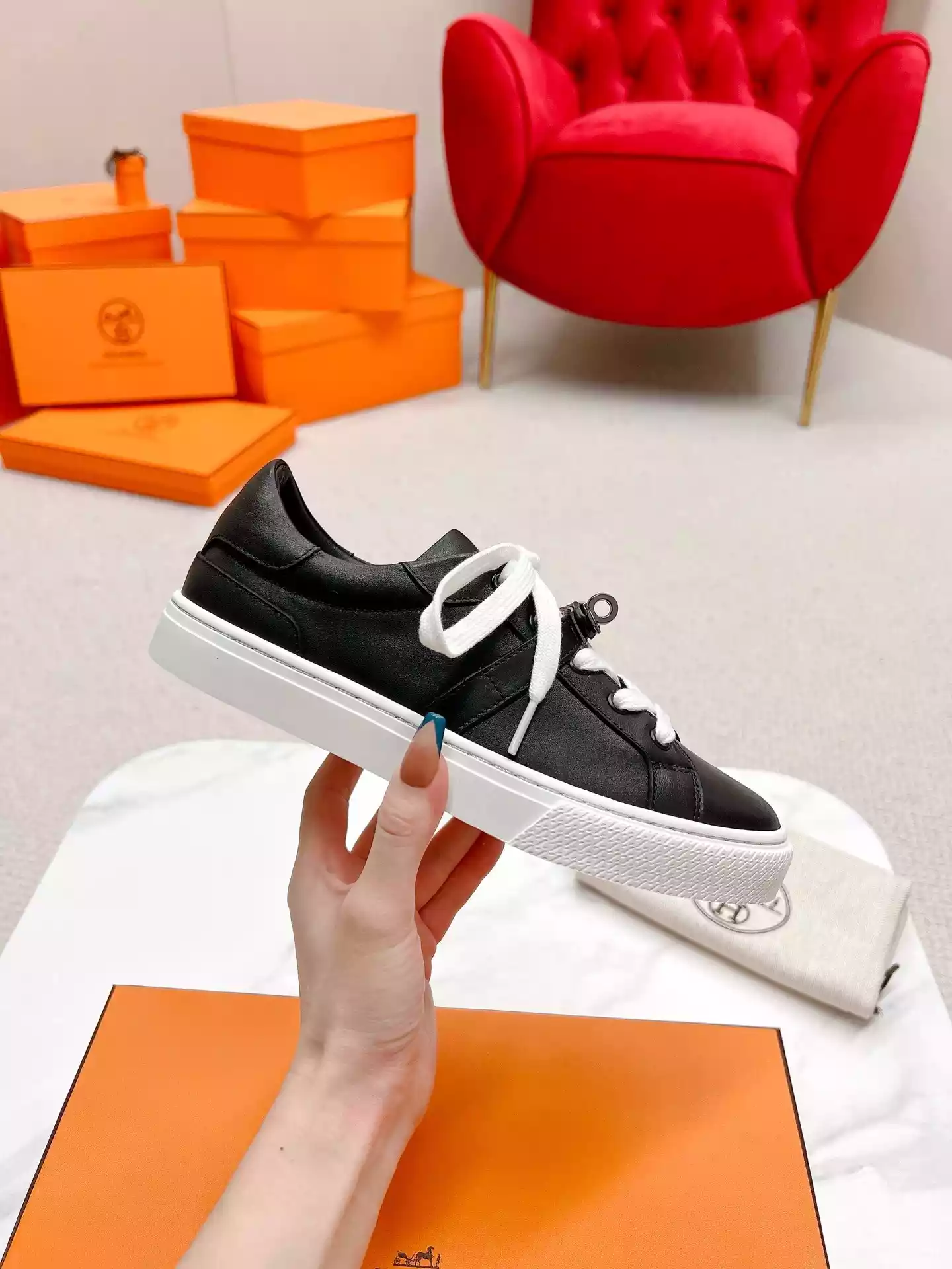 Hermes Men’s Day Sneakers in Black Leather – HM025