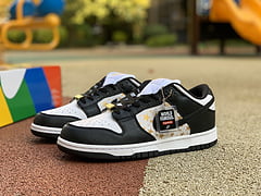 Supreme x Nike SB Dunk Low