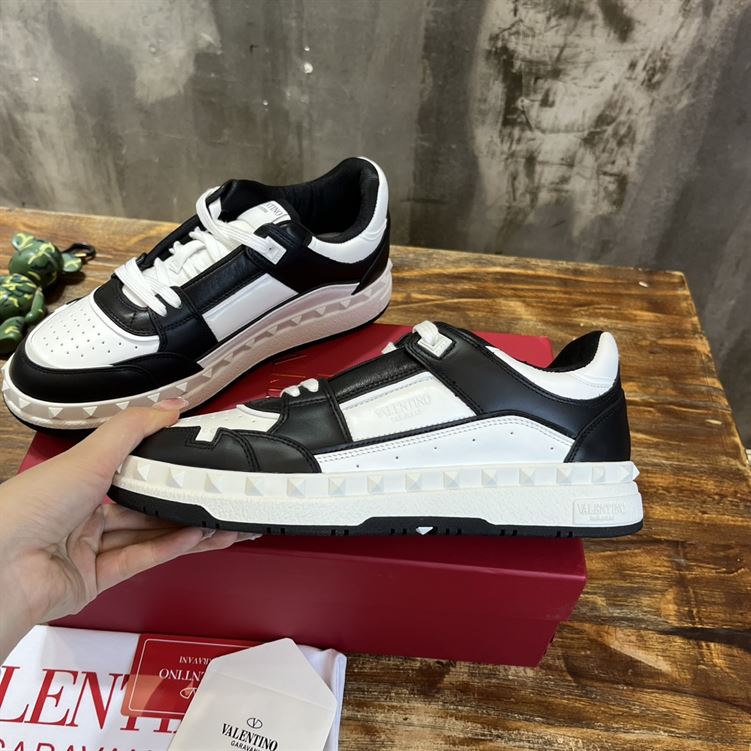 VALENTINO FREEDOTS LOW-TOP SNEAKER IN CALFSKIN – VN004