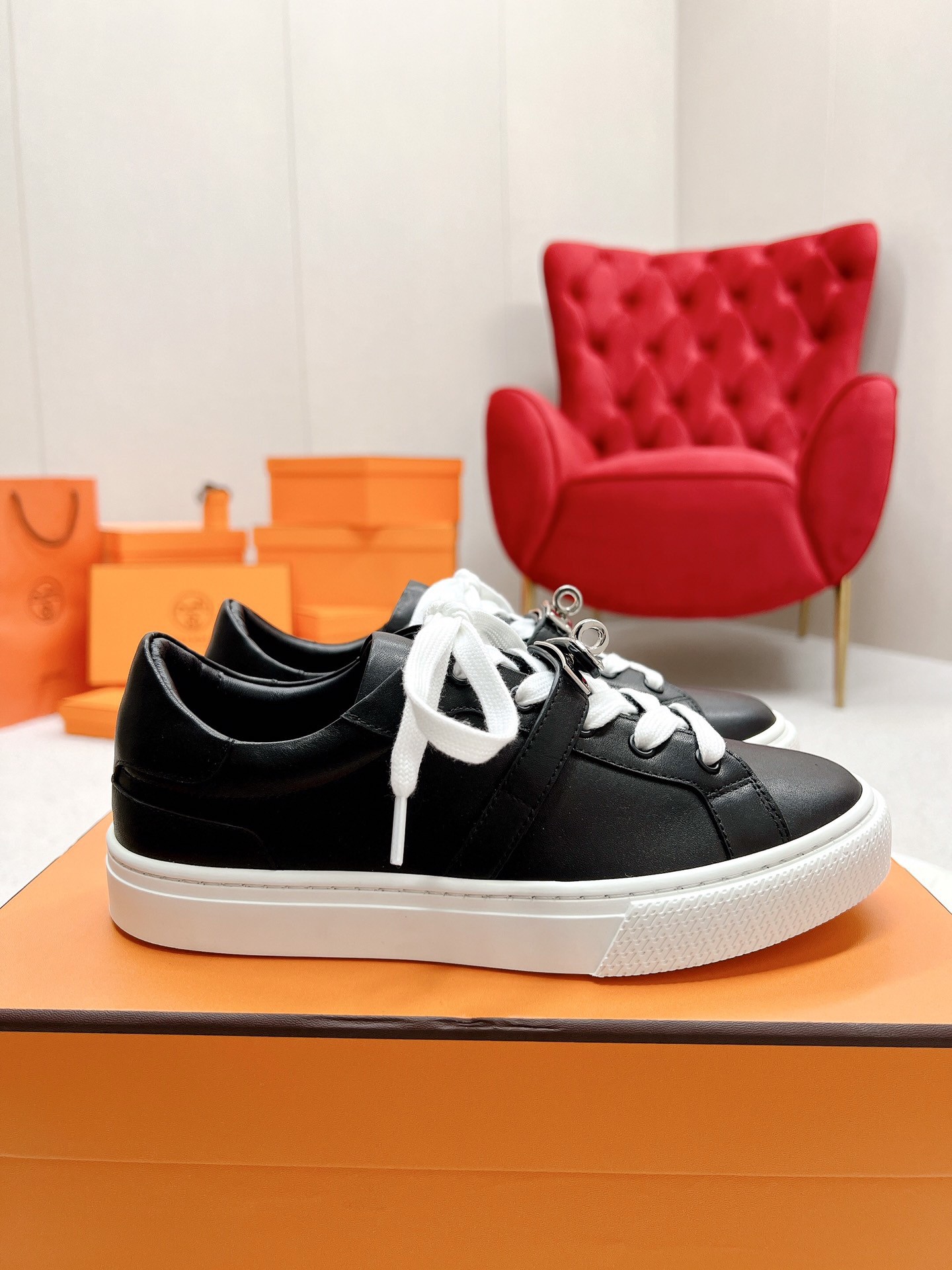 Hermes Women’s Day Sneakers in Black Leather – HM066