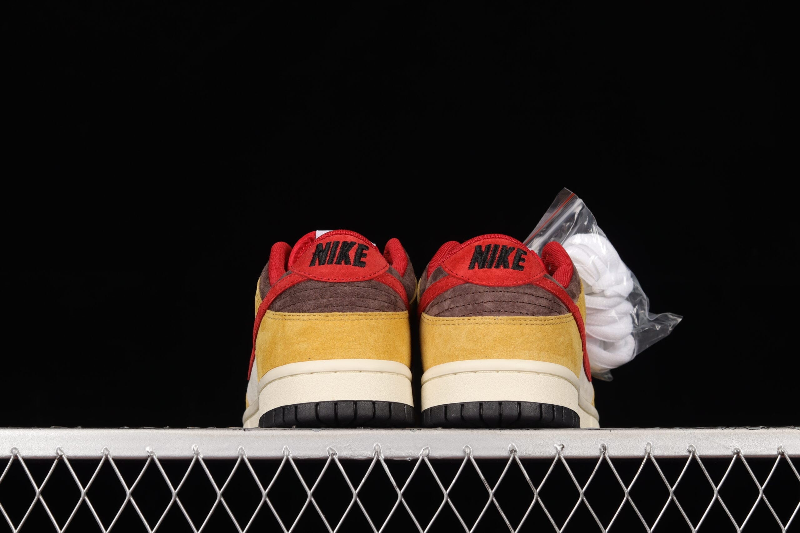 Otomo Katsuhiro x Nike SB Dunk Low Steamboy OST Gold Red Brown