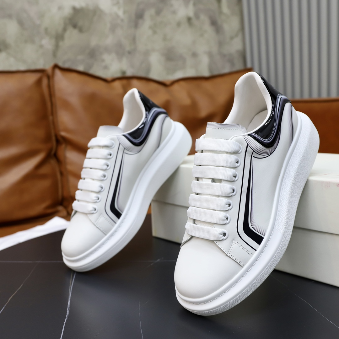 Alexander McQueen's classic star hit all-match white shoes