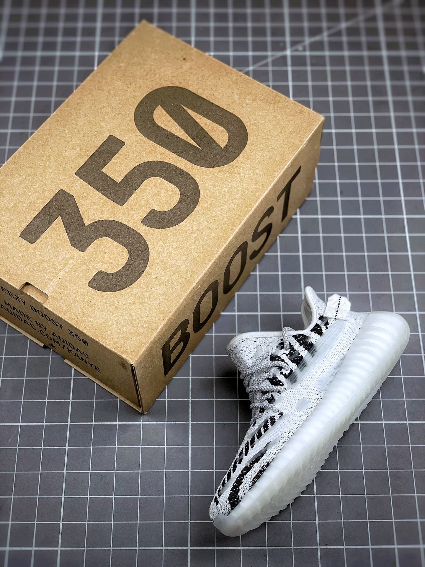 Adidas YEEZY BOOST 350 V3