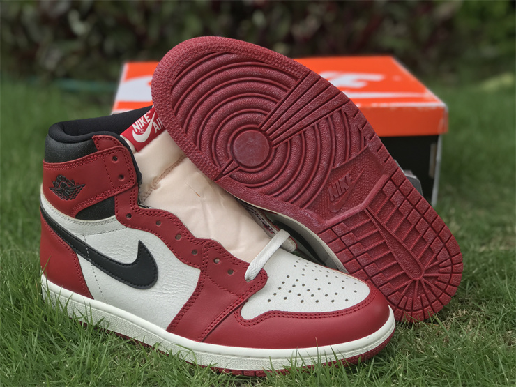 Air Jordan 1 High OG Chicago Lost and Found