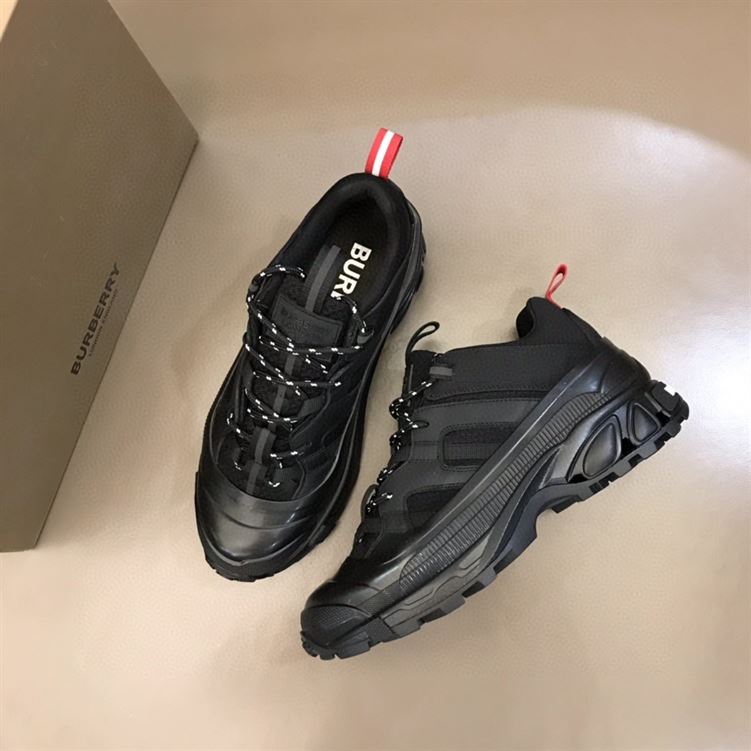 BURBERRY UNION VINTAGE SNEAKERS – BBR004