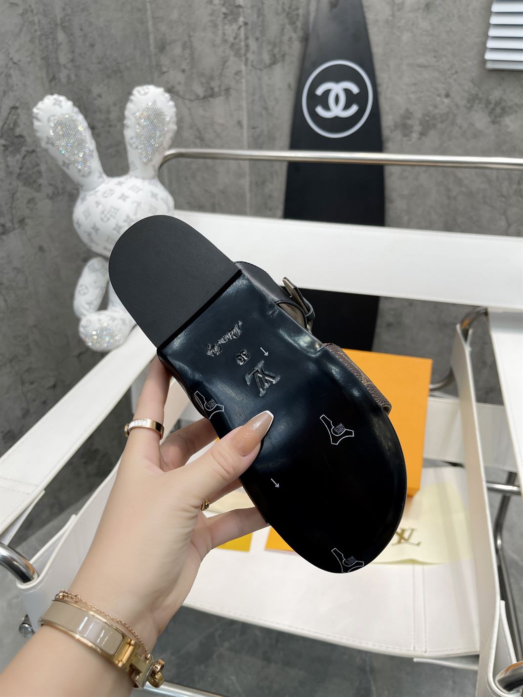 LOUIS VUITTON BOM DIA FLAT MULE – LVSD040