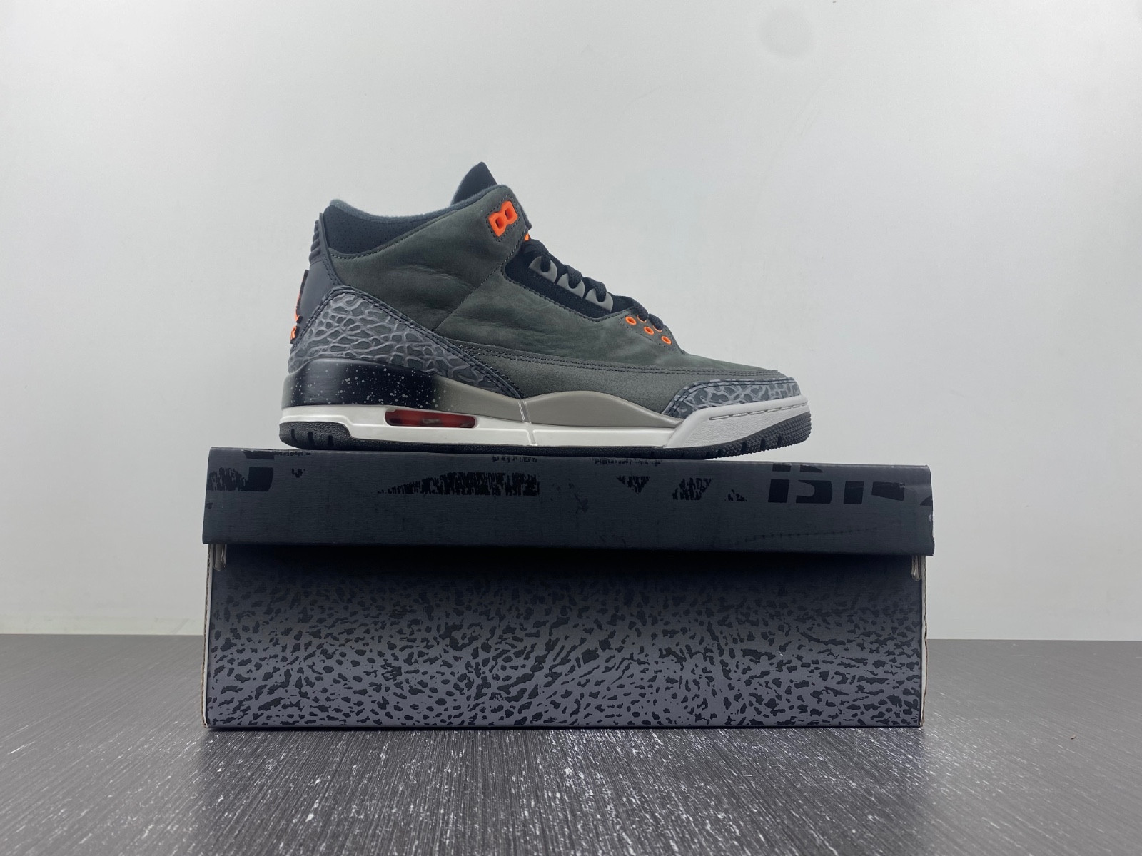 Jordan 3 Retro Fear Pack (2023)