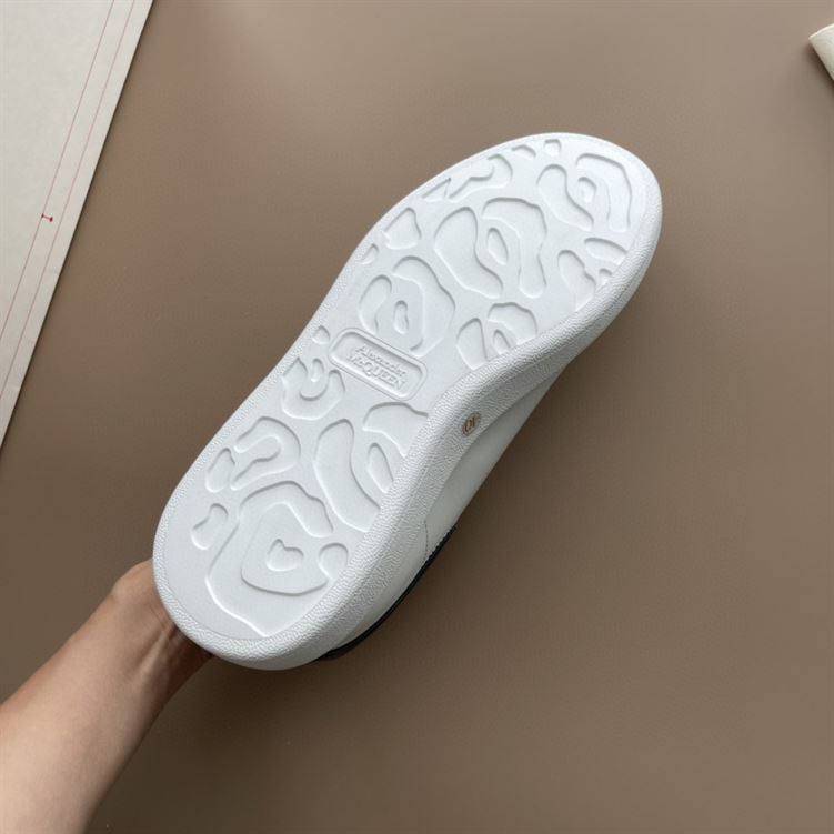 ALEXANDER MCQUEEN OVERSIZED LEATHER SNEAKERS – ALD017