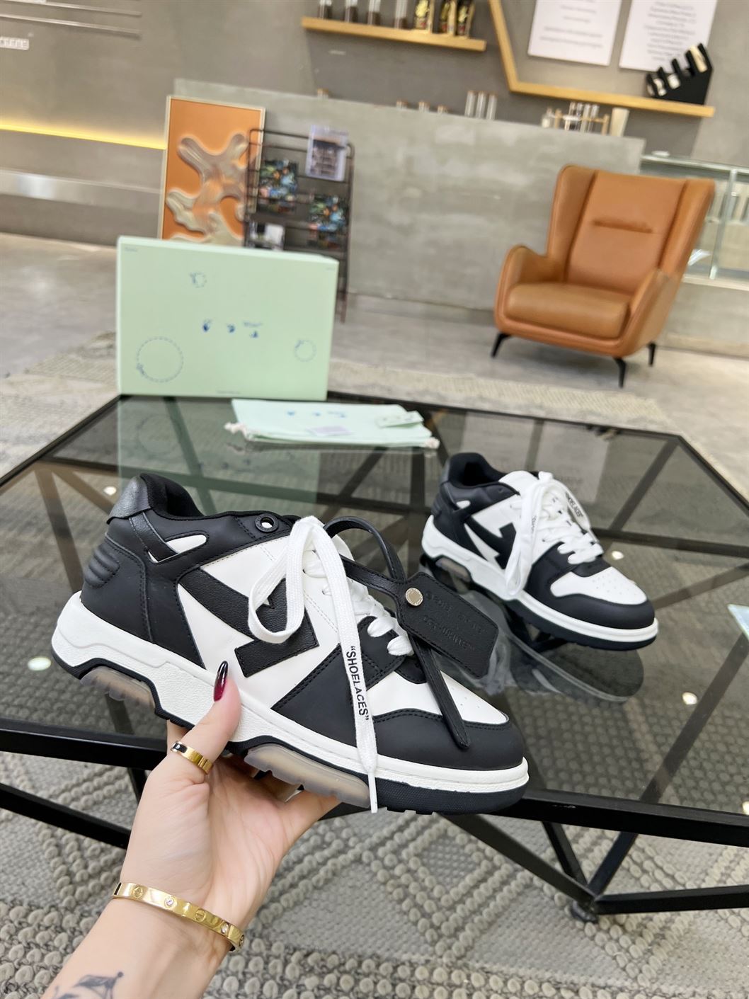 OFF-WHITE OUT OF OFFICE BLACK WHITE SNEAKER – OFW015