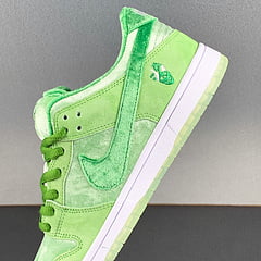 Nike SB Dunk Low StrangeLove