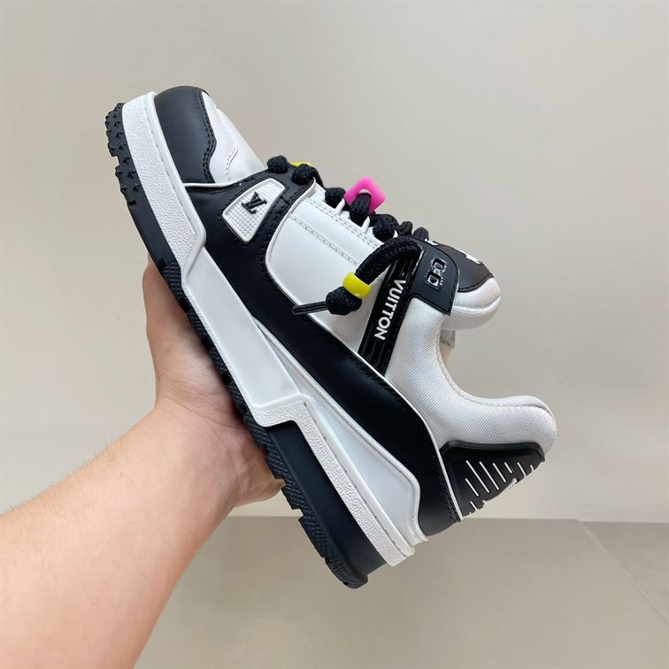 LOUIS VUITTON TRAINER MAXI LOW-TOP SNEAKERS IN WHITE AND BLACK – LVS116